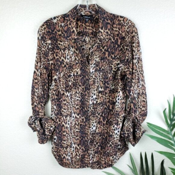 BeBe Silk Animal Print Blouse Top Button-Up Shirt size M Stretch Y2K Leopard - Picture 1 of 11